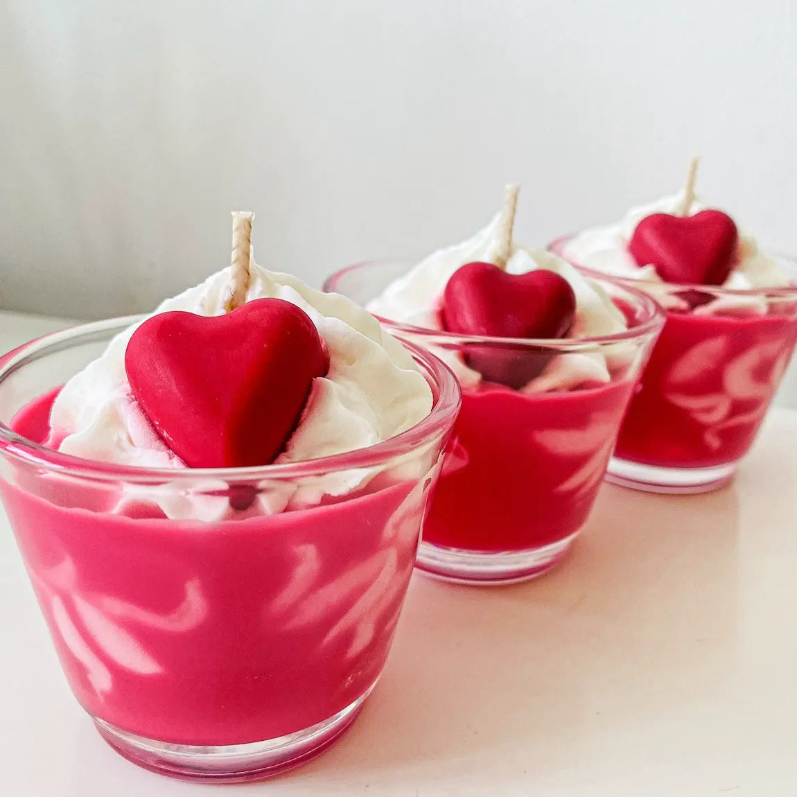 Bougie gourmande artisanale à la cerise - 25h - Les Fées Cherry